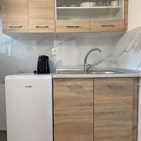 Tasos Bi Landhuis *