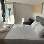 Tasos Bi Hétvégi ház Hriszí Amudiá