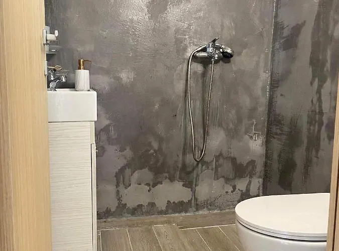 Tasos Bi * 크리시 아모우디아